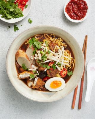  Bengbu's Spicy Braised Noodles - A symphony of Umami Depth Meets Refreshing Chili Zing