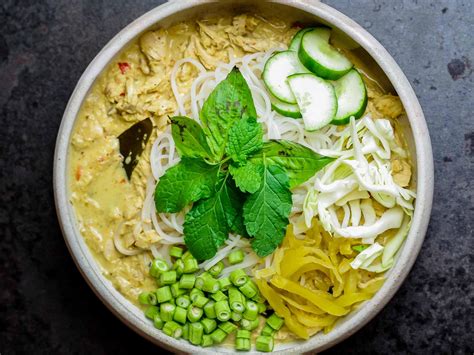  Khanom Jeen: A Tangy Explosion of Flavors in the World of Southern Thai Noodles!