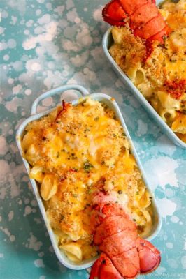  Lobster Mac and Cheese: An Unexpected Symphony of Creamy Indulgence and Briny Delights!