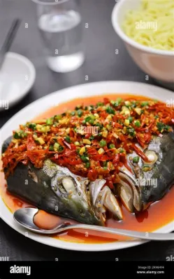   Steamed Fish Head with Chopped Chili Peppers and an Exquisite Symphony of Hunan Flavors? Prepare Your Taste Buds for an Explosion!