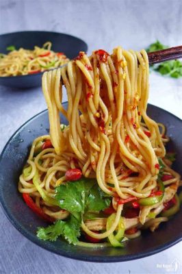  Deyang Cold Noodle Salad: Can a Symphony of Tangy Spices and Refreshing Herbs Really Transport You to Sichuan?