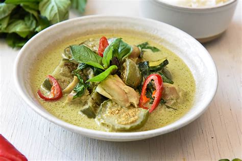 Gaeng Keow Wan Gai? A Creamy, Aromatic Curry to Transport Your Tastebuds to the Emerald City