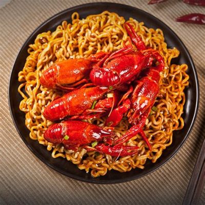  Quzhou Spicy Crayfish Noodles: A Symphony of Savory Broth and Fiery Szechuan Spice!