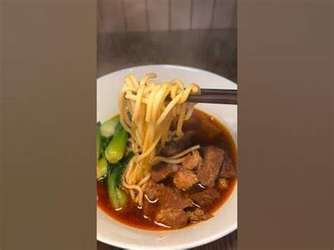  Spicy Donkey Meat Noodles: An Unforgettable Symphony of Bold Szechuan Spice and Umami-Rich Bone Broth!