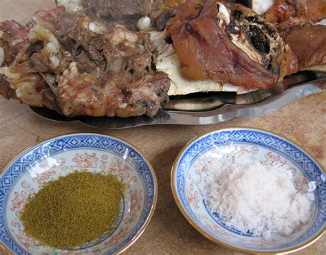  Steamed Sheep Head With Garlic Sauce - Is This Dish the Epitome of Both Earthy Comfort and Spicy Savory Explosion?