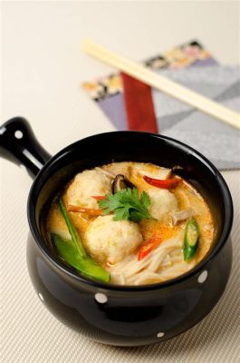  Wenzhou Fish Ball Soup: A Symphony of Savory Broth and Tenderly Textured Treasures!